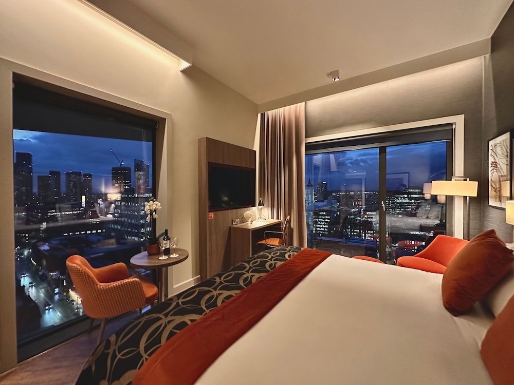 EXECUTIVE, CITY VIEW