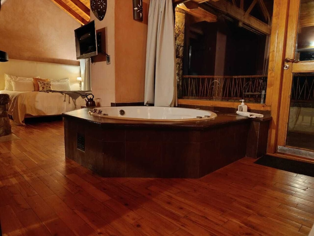 Lirolay Suites 7/46