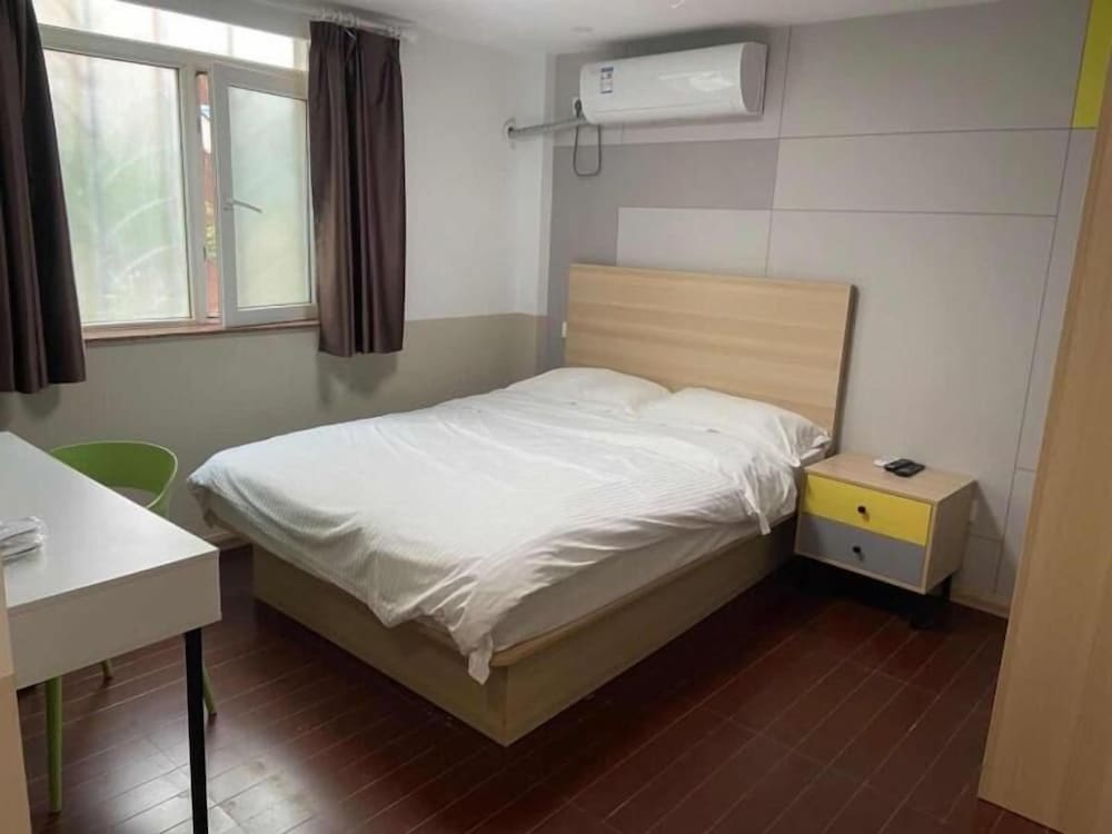 VX Shanghai Railway Station Hotel 9/20