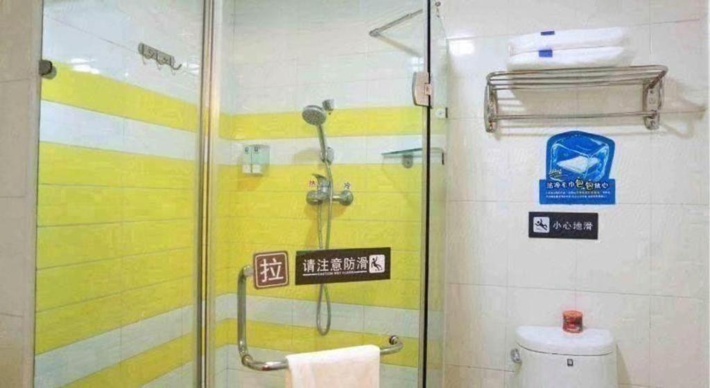 7 Days Inn (Foshan Zumiao Metro Station, Weiguo Road) 48/50