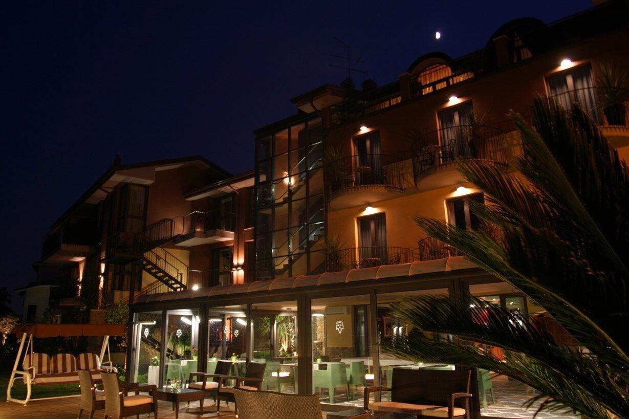 Hotel Aurora 1/19