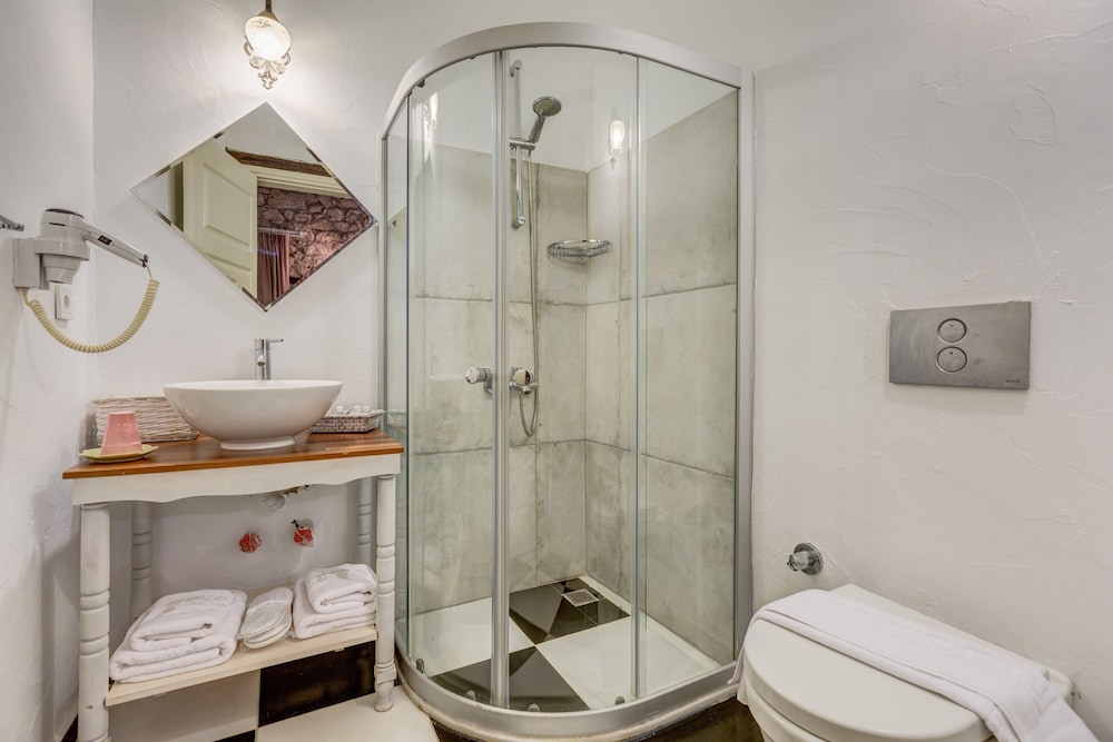 Alacati Eski Ev Hotel 34/38