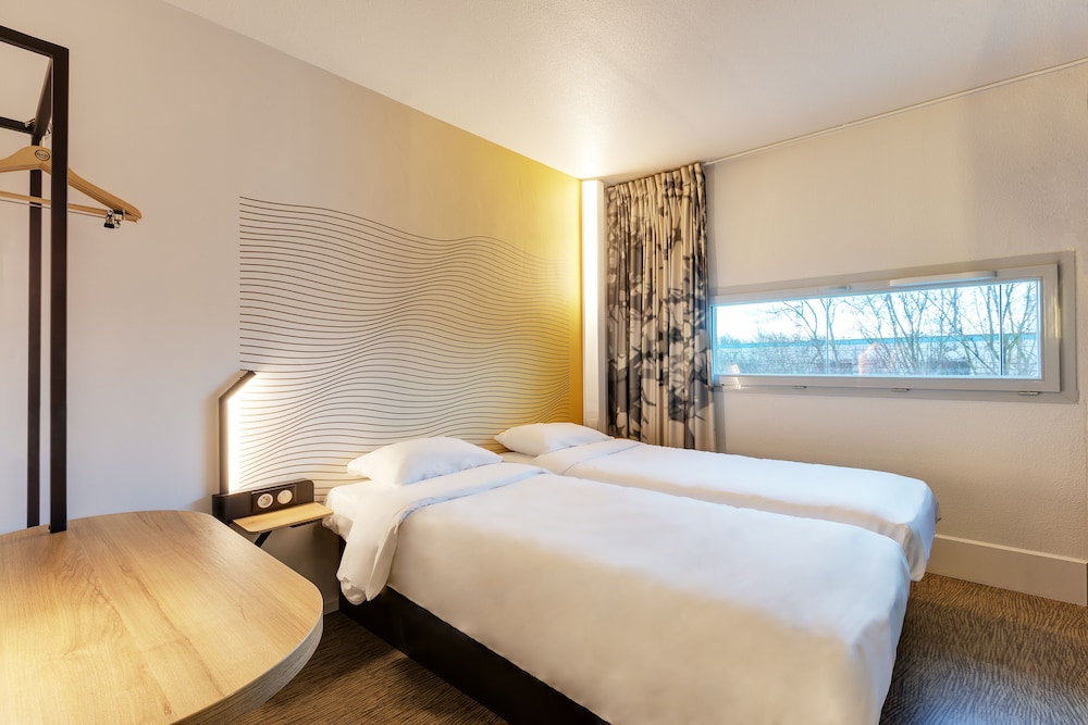 ROOM, TWIN BEDS