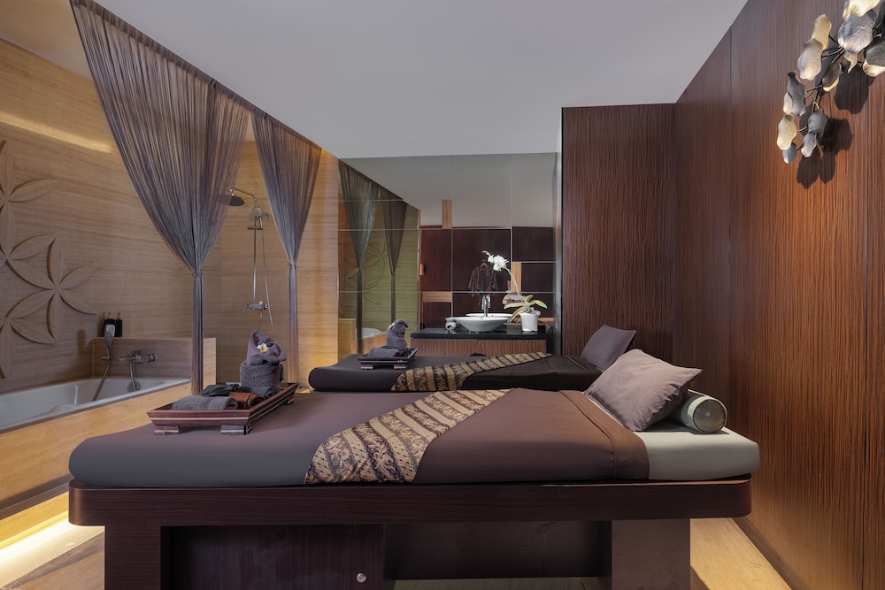 MELIA MAKASSAR 33/73