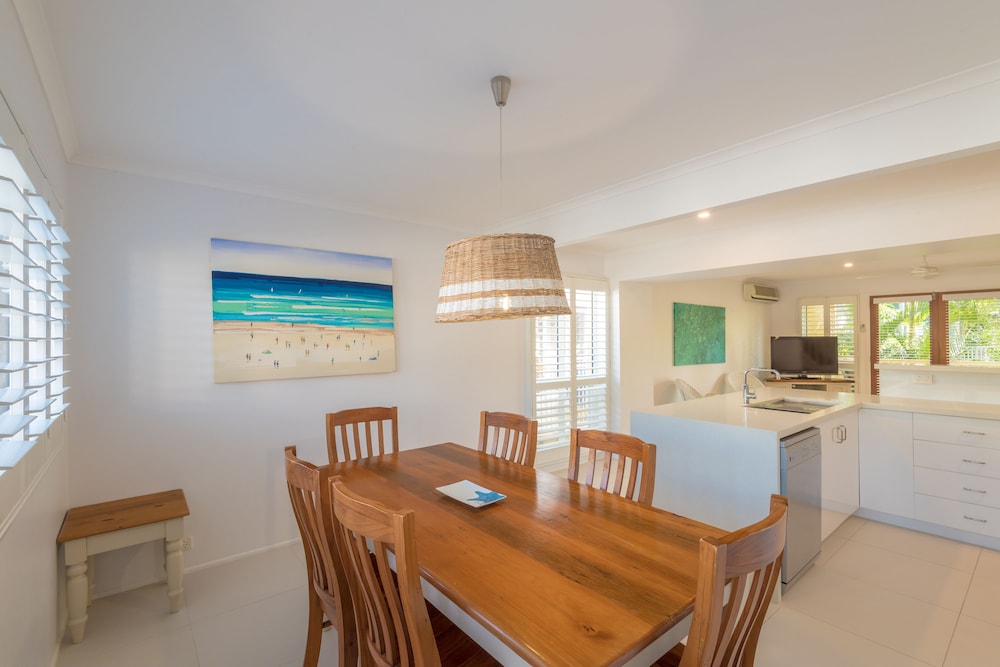 NOOSA OUTRIGGER BEACH RESORT 49/73