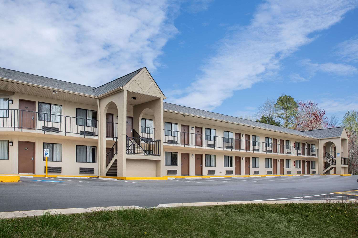 Super 8 by Wyndham Burlington NC 2/11