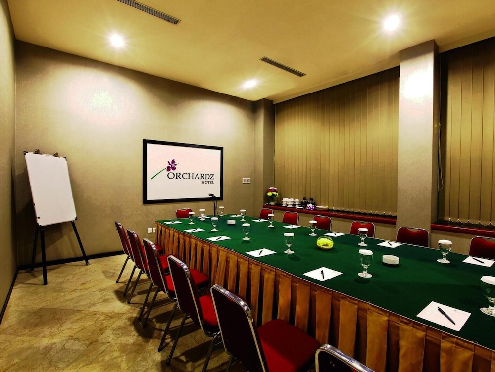 Orchardz Jayakarta Hotel 68/73