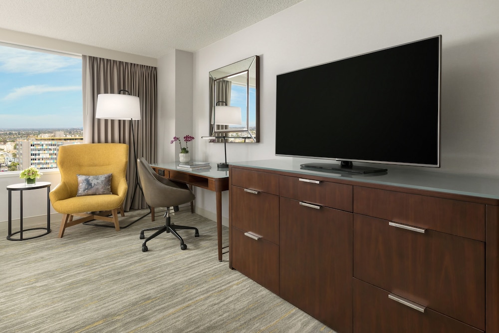 Westin Long Beach 50/52