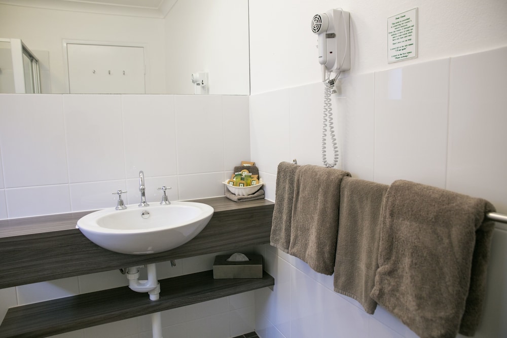 GOSFORD PALMS MOTOR INN 35/62