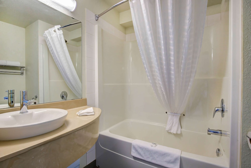 Motel6 Grande Prairie, AB 21/65