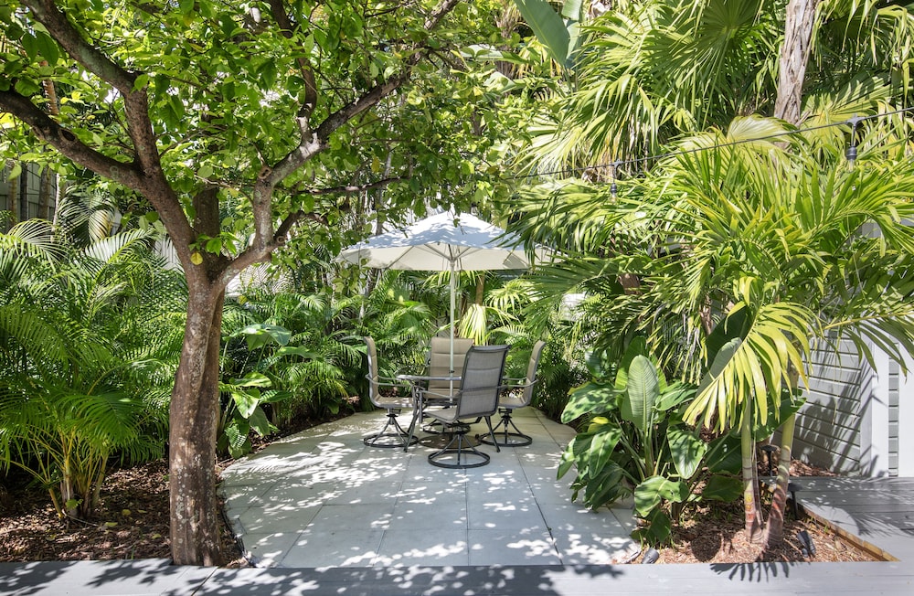 The Southernmost Inn - Adult Only 53/60