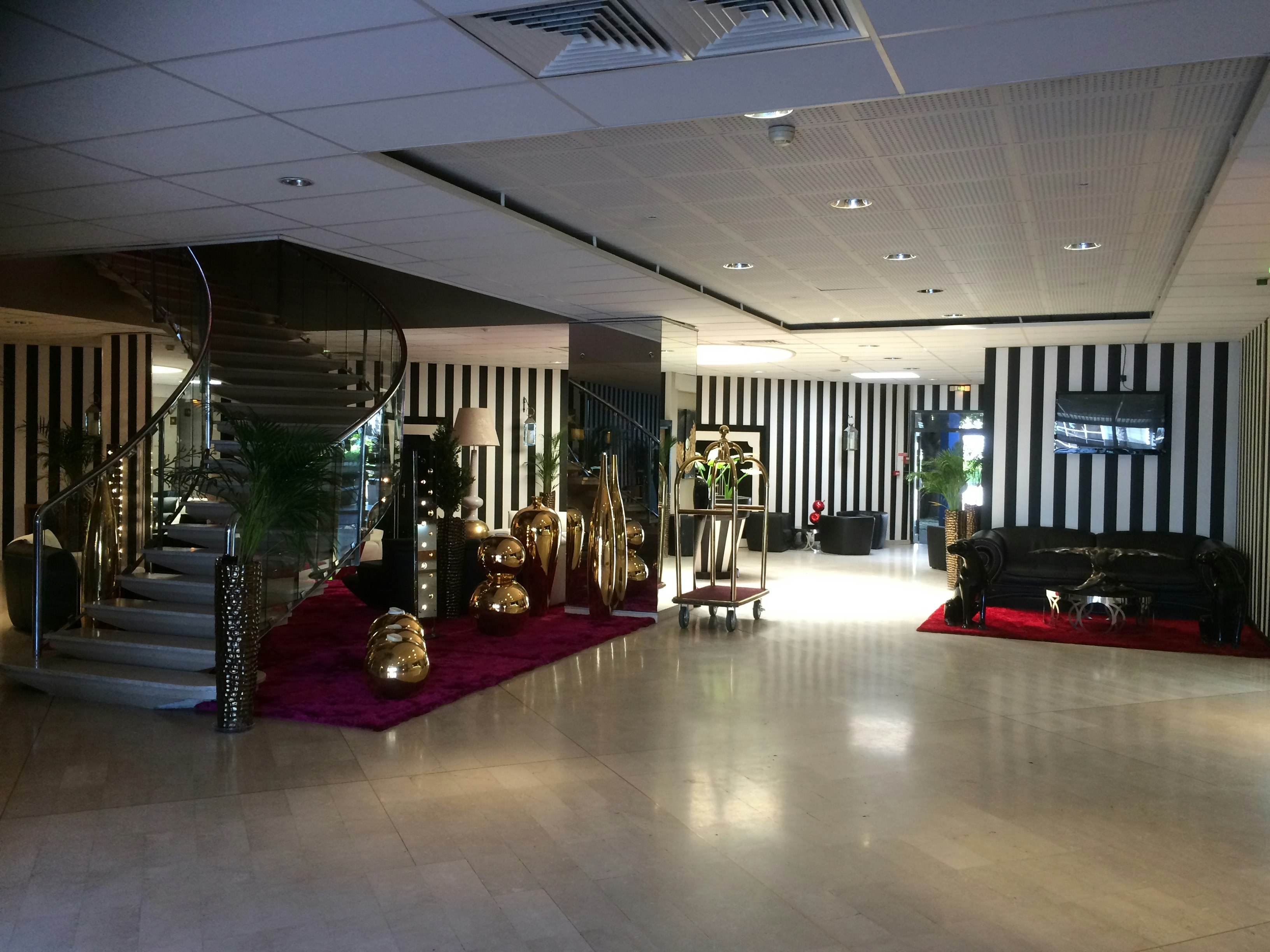 Grand Hotel de Nimes 74/81