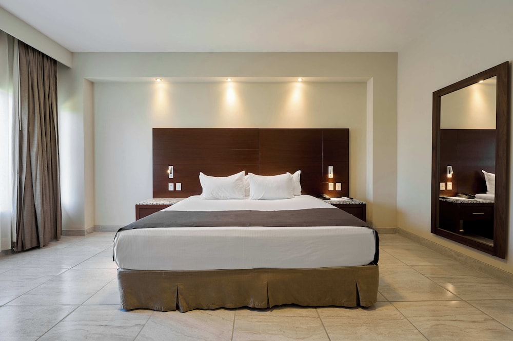 EXECUTIVE, SUITE, KING BED, SOFA, HOT TUB