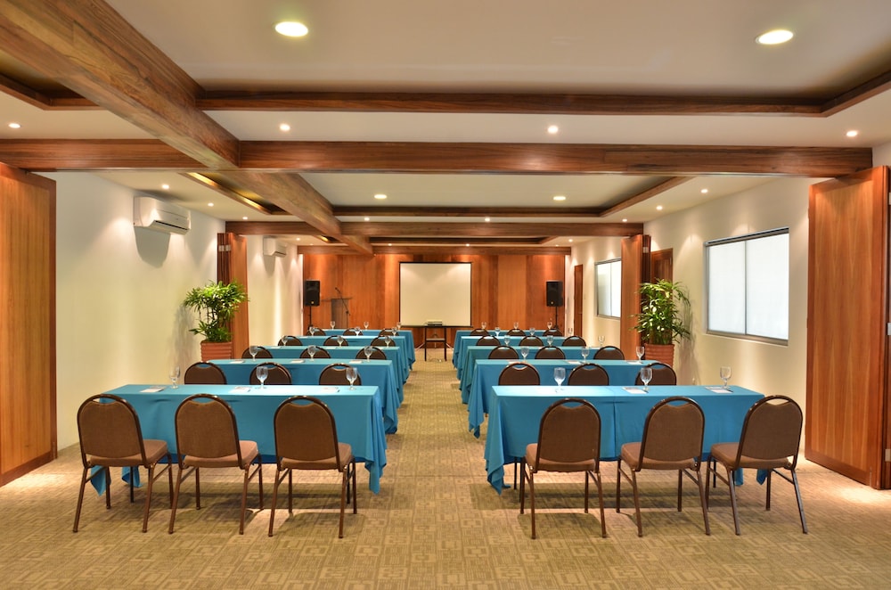 Bluewater Panglao Beach Resort 30/43