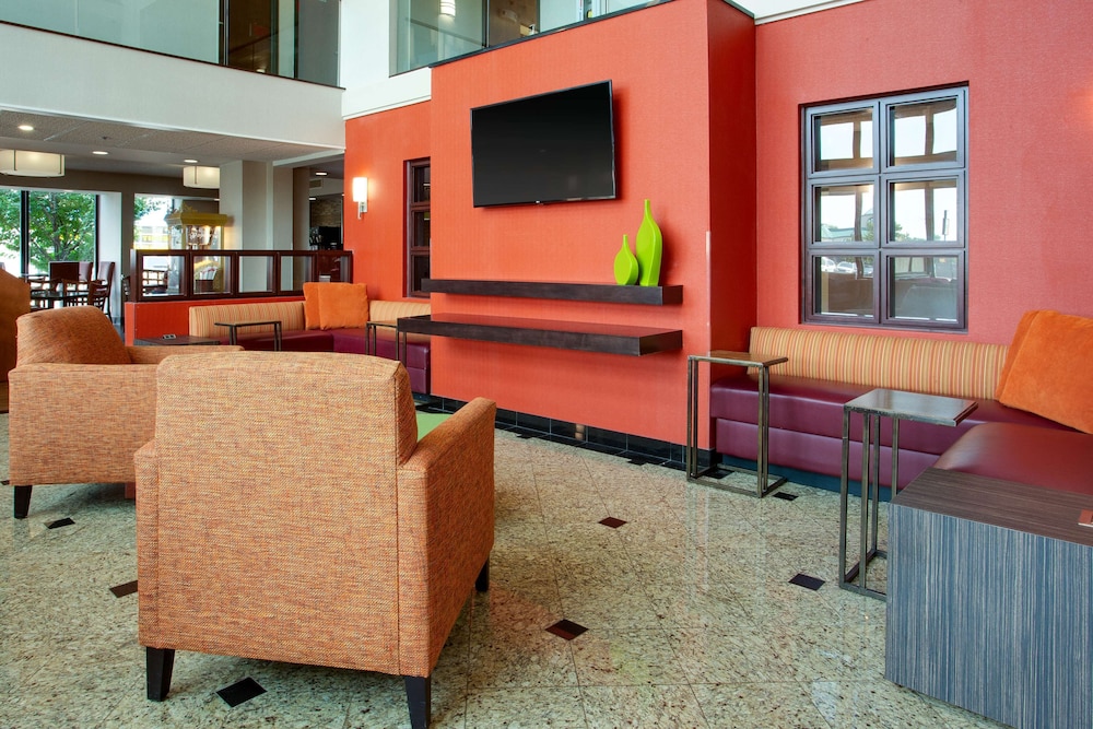 Drury Inn and Suites Terre Haute 24/32