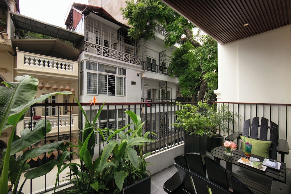 Le Premier Hotel & Rooftop Bar 2/50