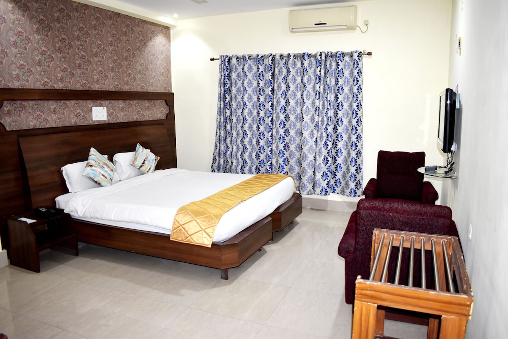 HOTEL RADHIKA REGENCY 13/50