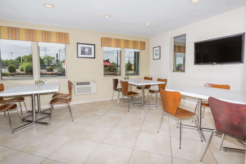 Super 8 By Wyndham Montrose 14/17