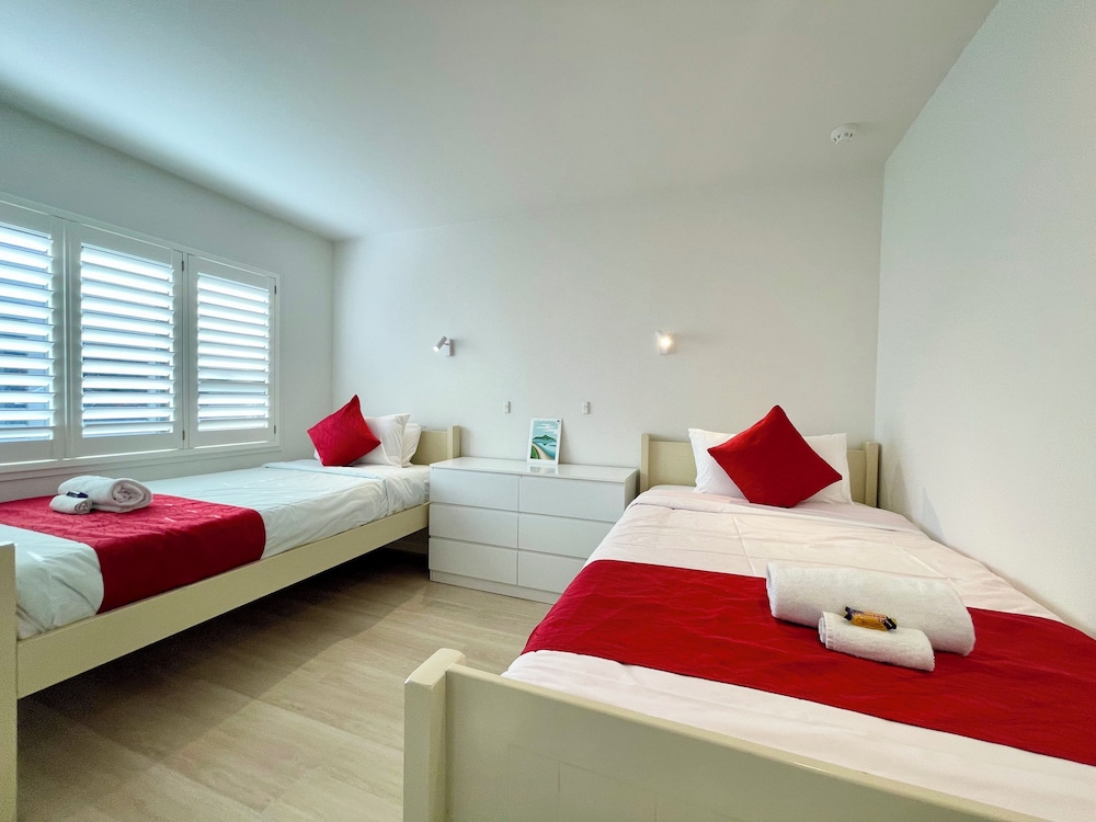 Pacific Harbour Villas(FORMERLY Pacific Harbour Lodge) 11/66