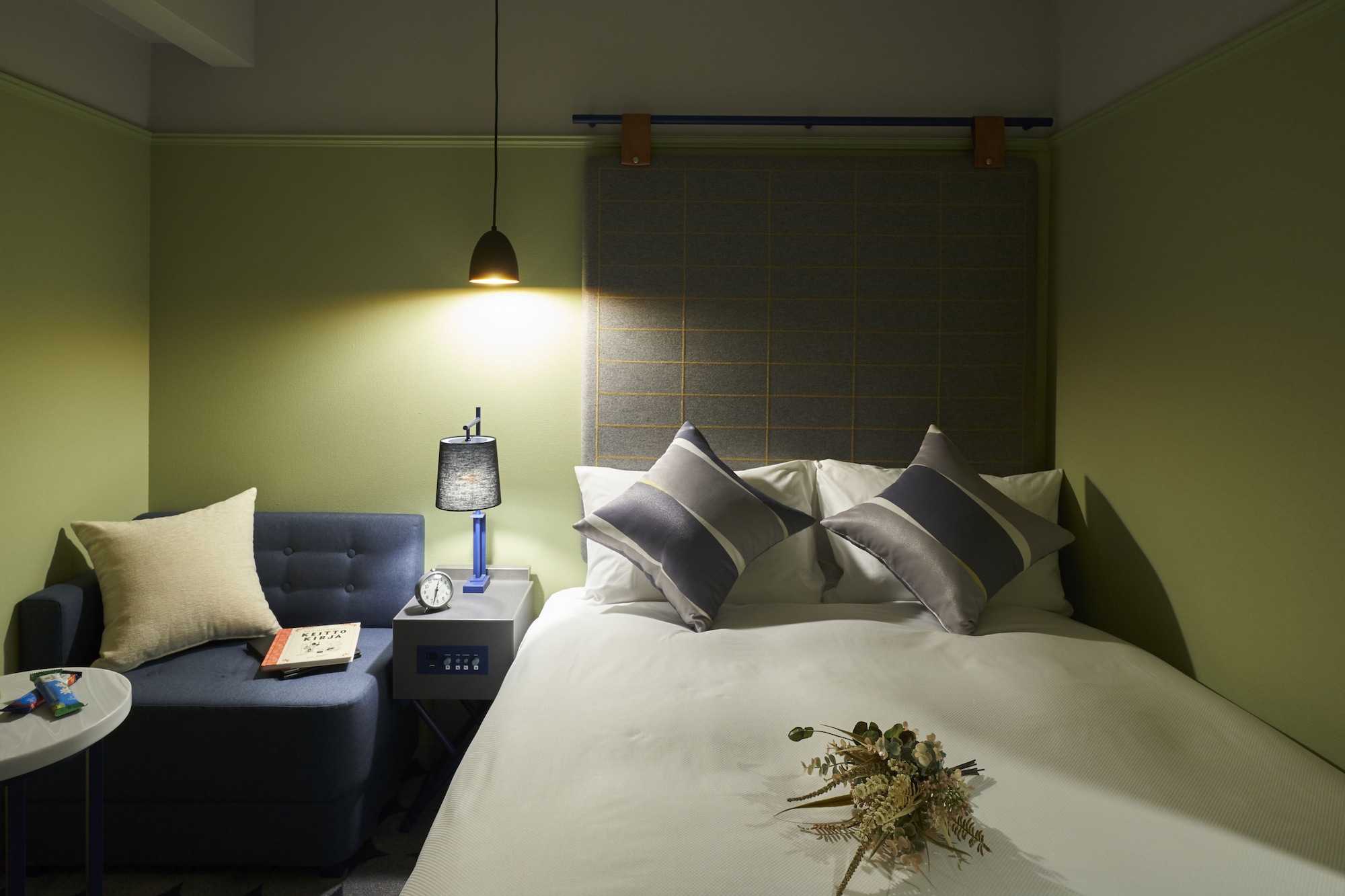 SEMI ROOM, SEMI DOUBLE BED