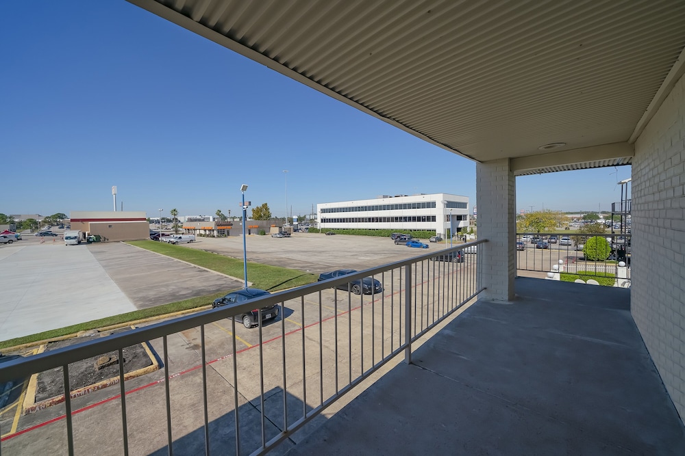 Americas Best Value Inn & Suites Humble 32/40