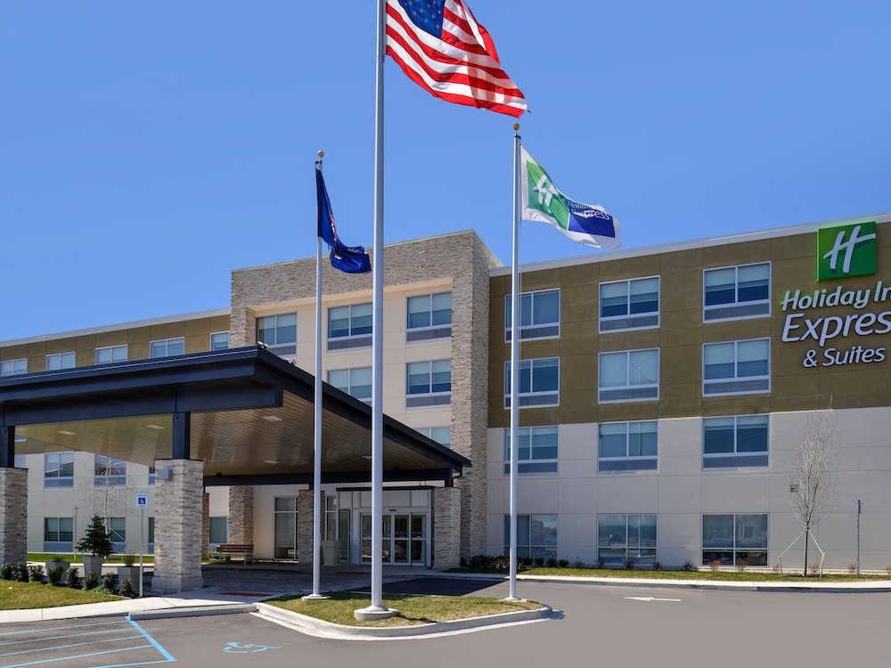 HOLIDAY INN EXPRESS & SUITES BRIGHTON SOUTH - US 23 1/51