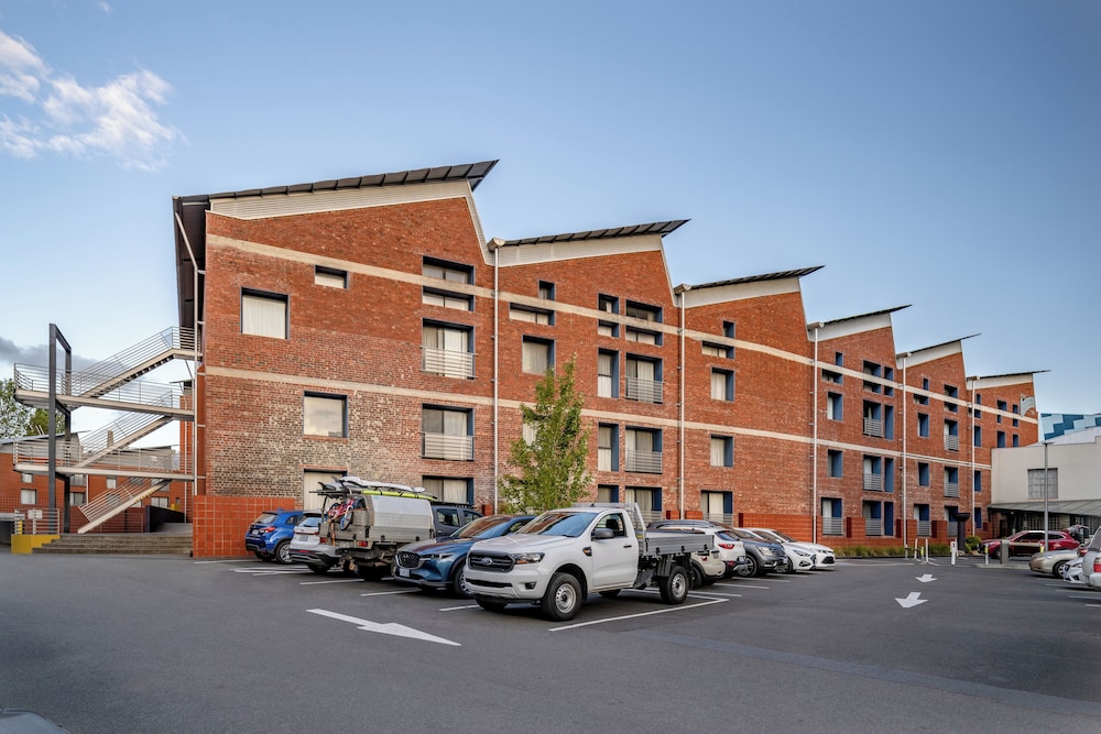 The Old Woolstore Apartment Hotel 61/63