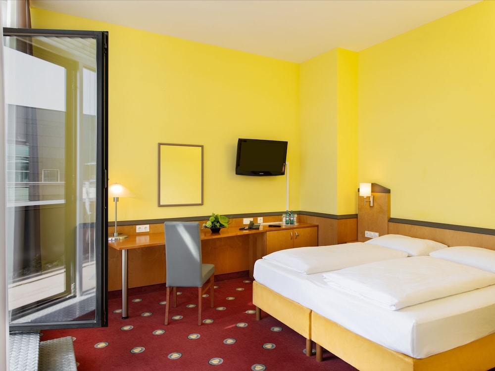 Plaza Hotel and Living Frankfurt 5/18