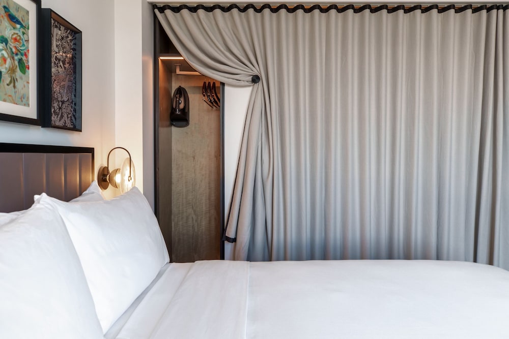 Renaissance New York Flushing Hotel at Tangram 13/44