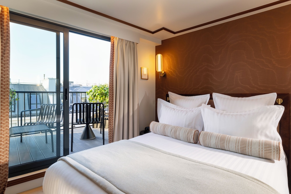 DELUXE, BALCONY