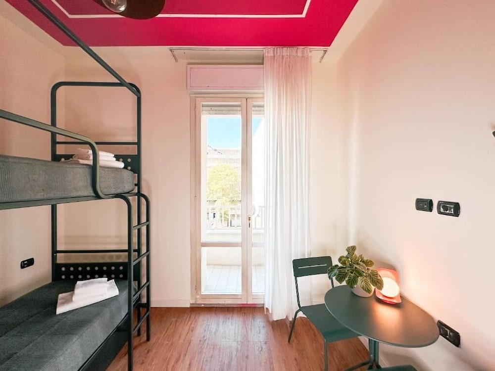 PRIVATE, 4 BEDS