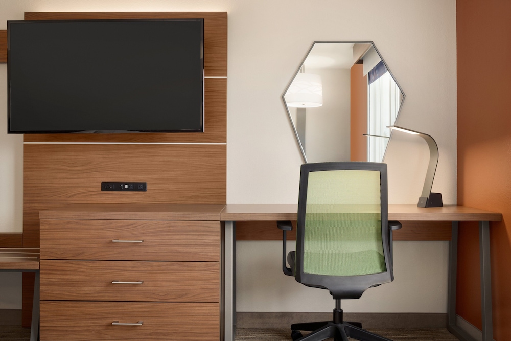 Holiday Inn Express Hotel Suites Auburn University Area 49/53