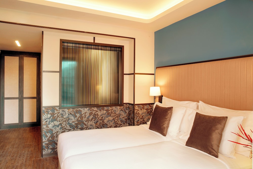 DELUXE, SINGLE BED, CITY VIEW