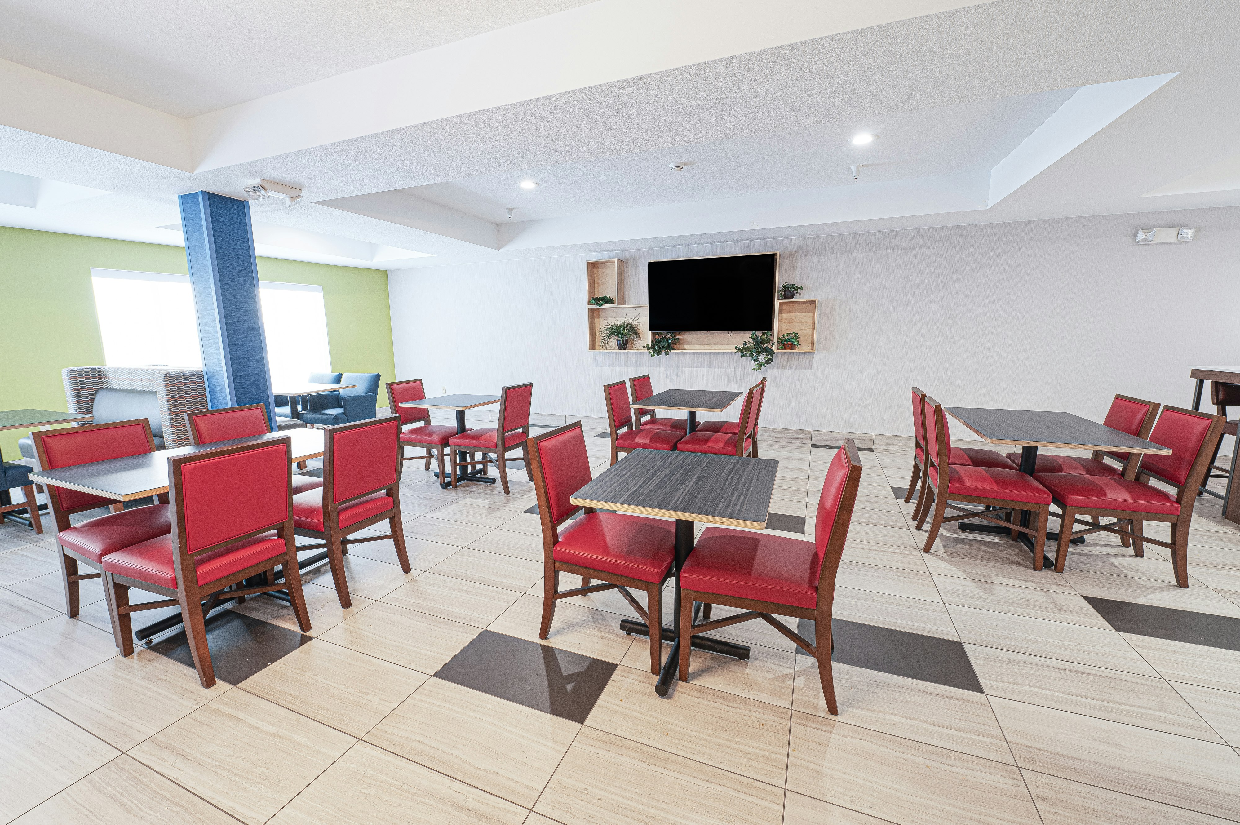 Holiday Inn Express Hotel Suites East Lansing 48/58