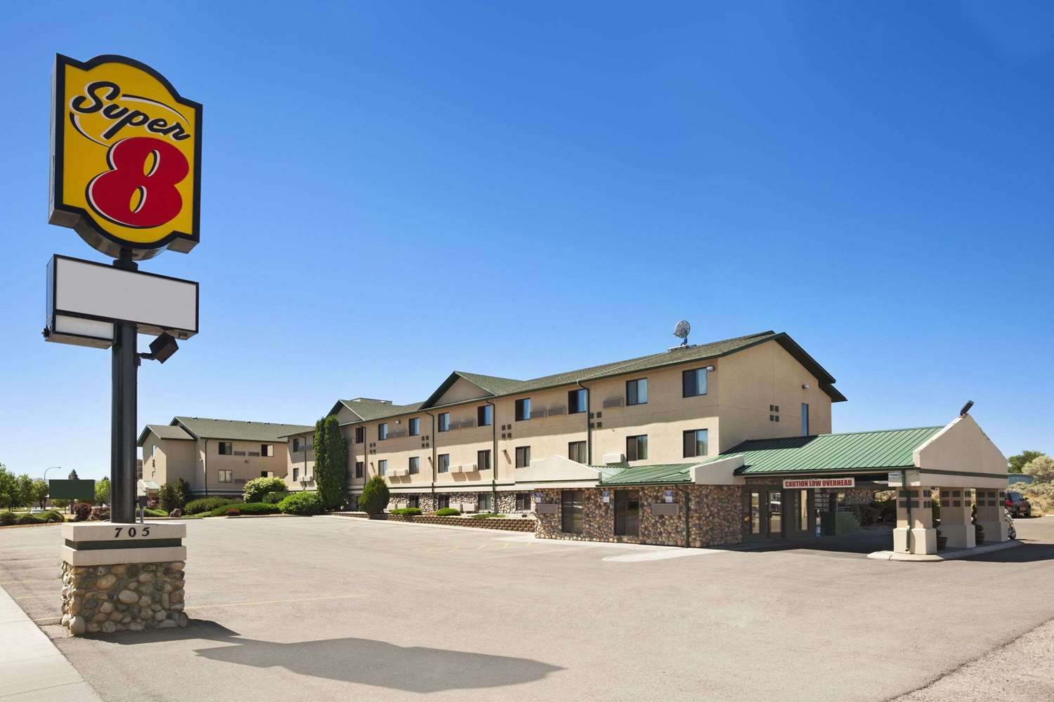Super 8 By Wyndham Idaho Falls 2/25