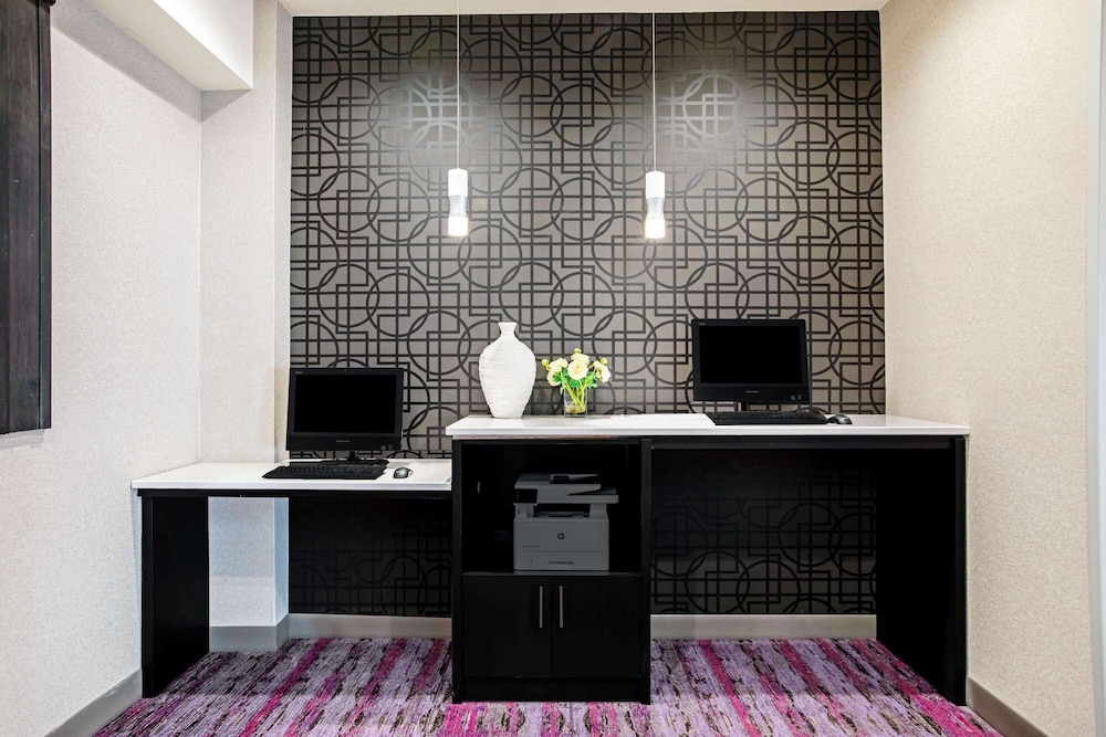 La Quinta Inn & Suites by Wyndham Kearney 36/45