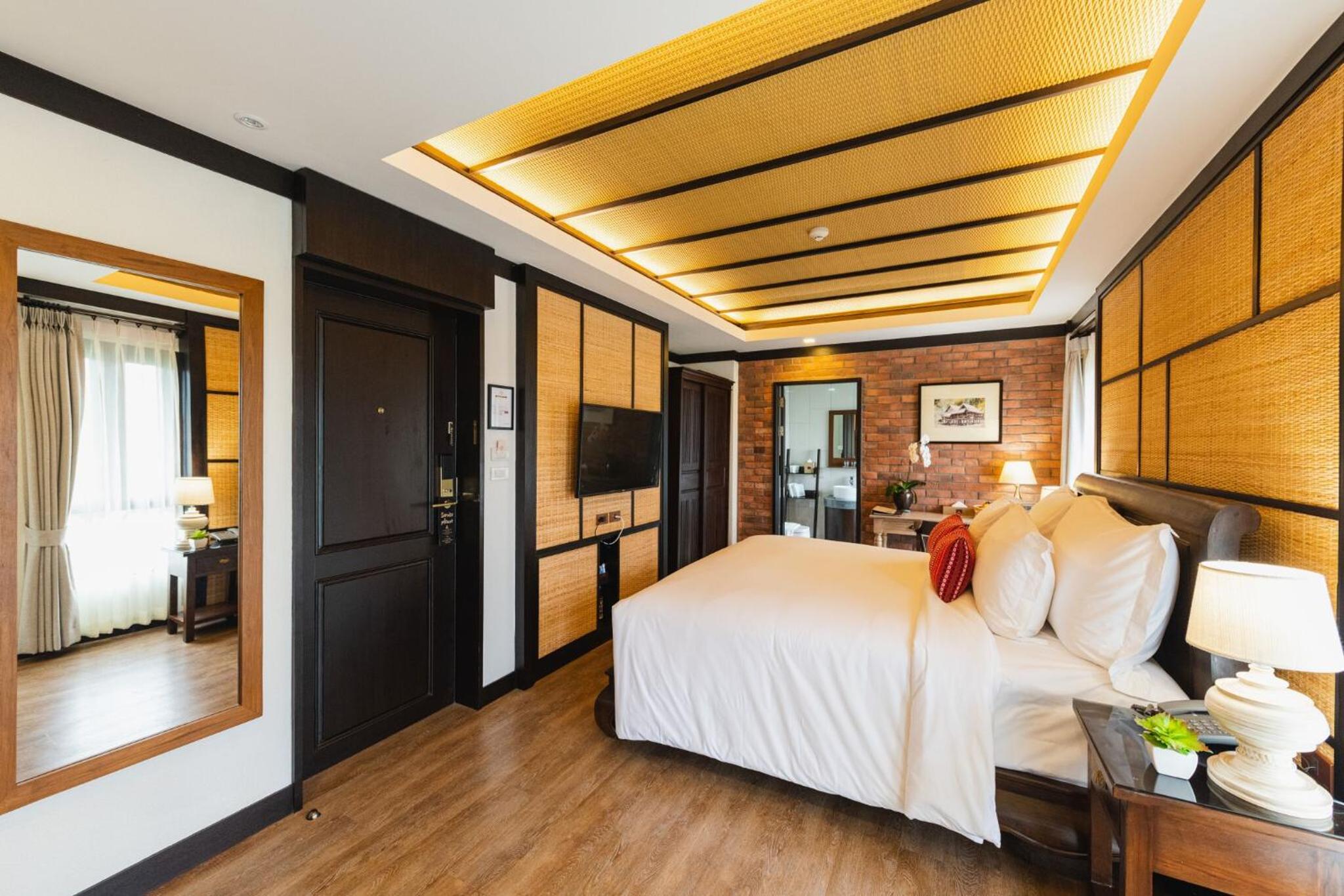 Lanna, Superior, Triple, 1 King and 1 Single Beds