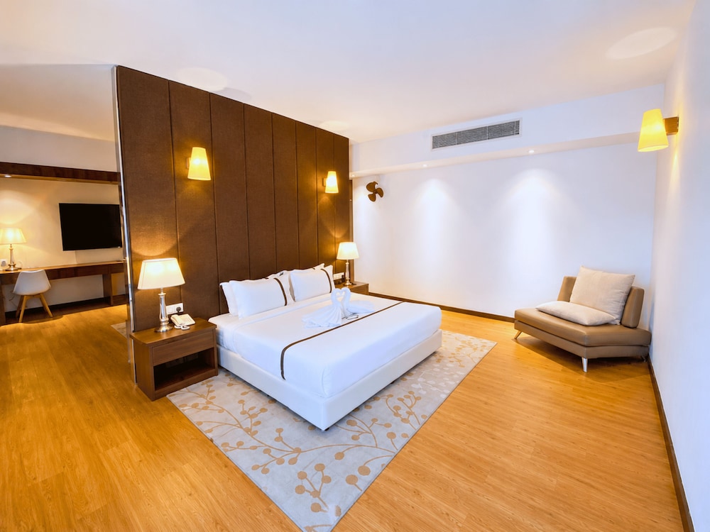 Top Holiday Hotel 15/52