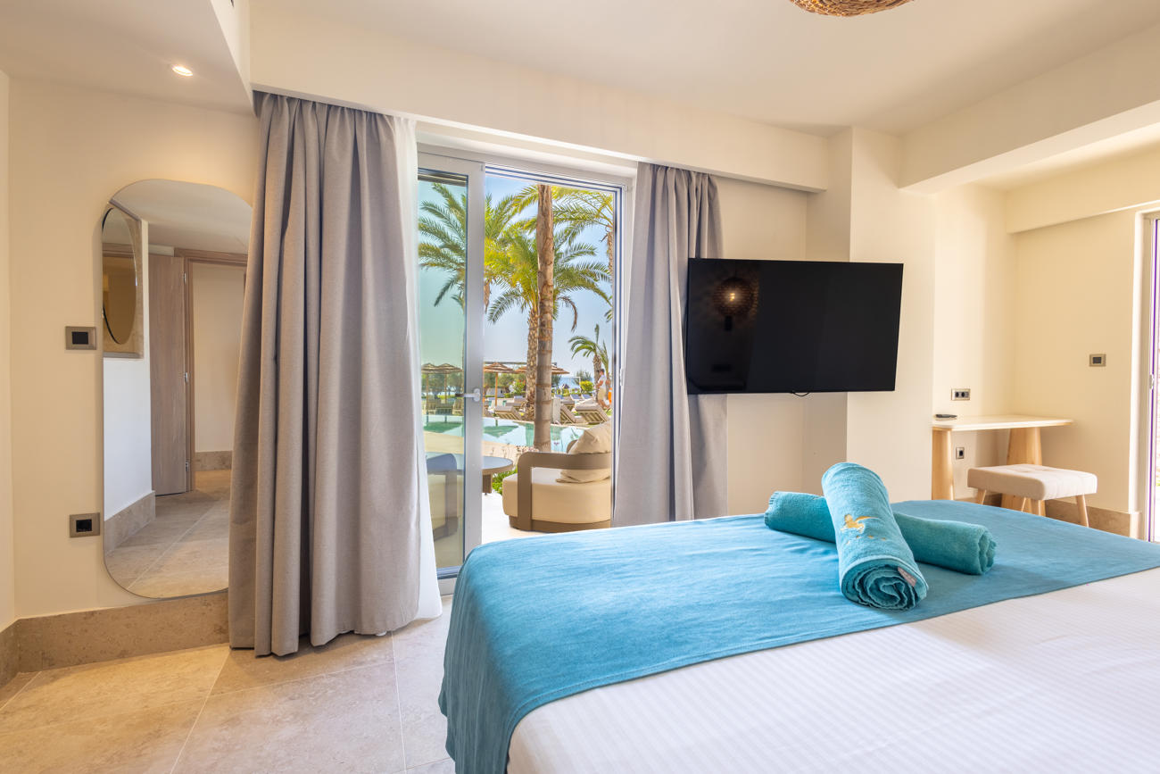 Pegasos Deluxe Beach Hotel 27/113