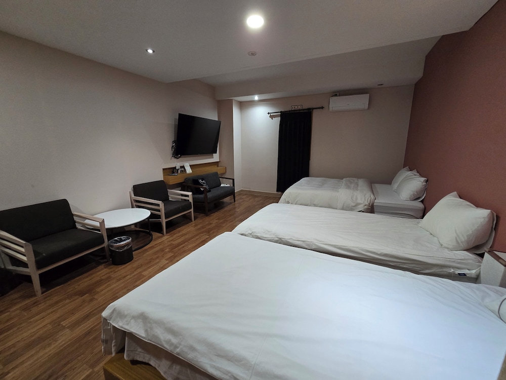 Central Plaza Hotel 12/50