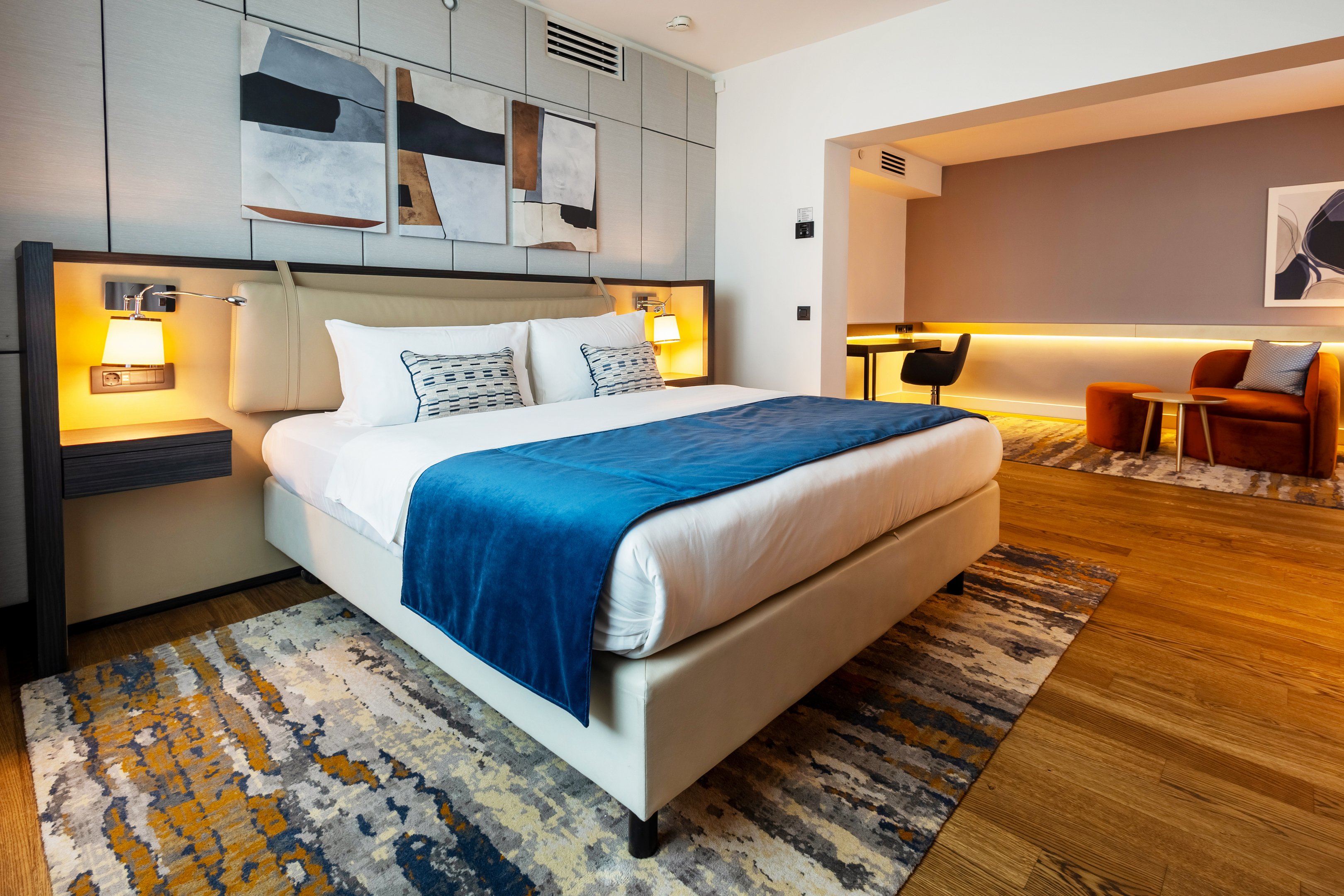 Crowne Plaza Belgrade 27/85