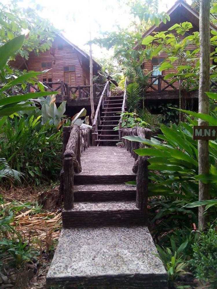 Art's Riverview Lodge 49/51