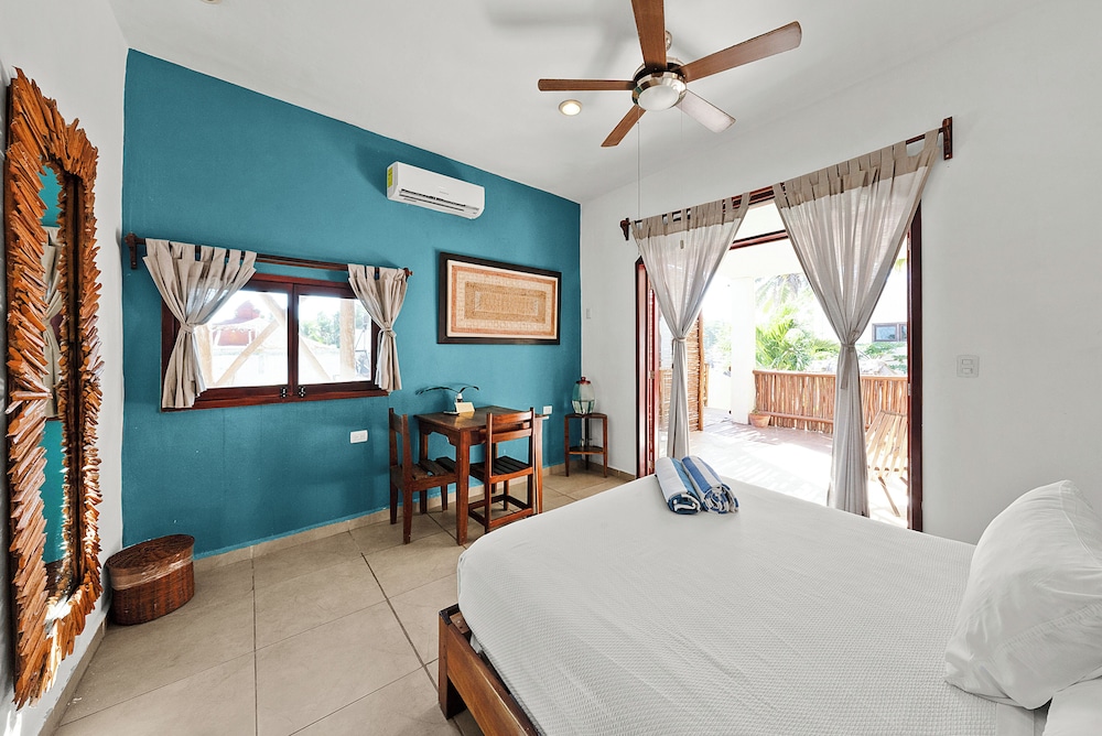 GARDEN, QUEEN BED, BALCONY