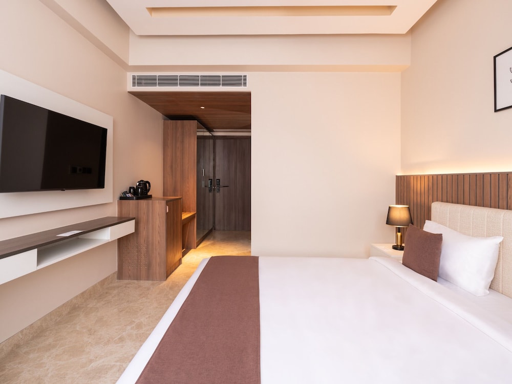 Foxtrail, Sector 42 - AM Hotel Kollection 20/58