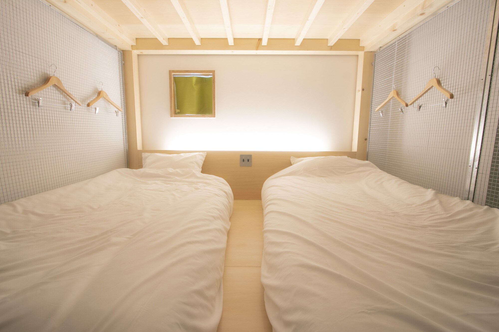 ROOM, QUADRUPLE