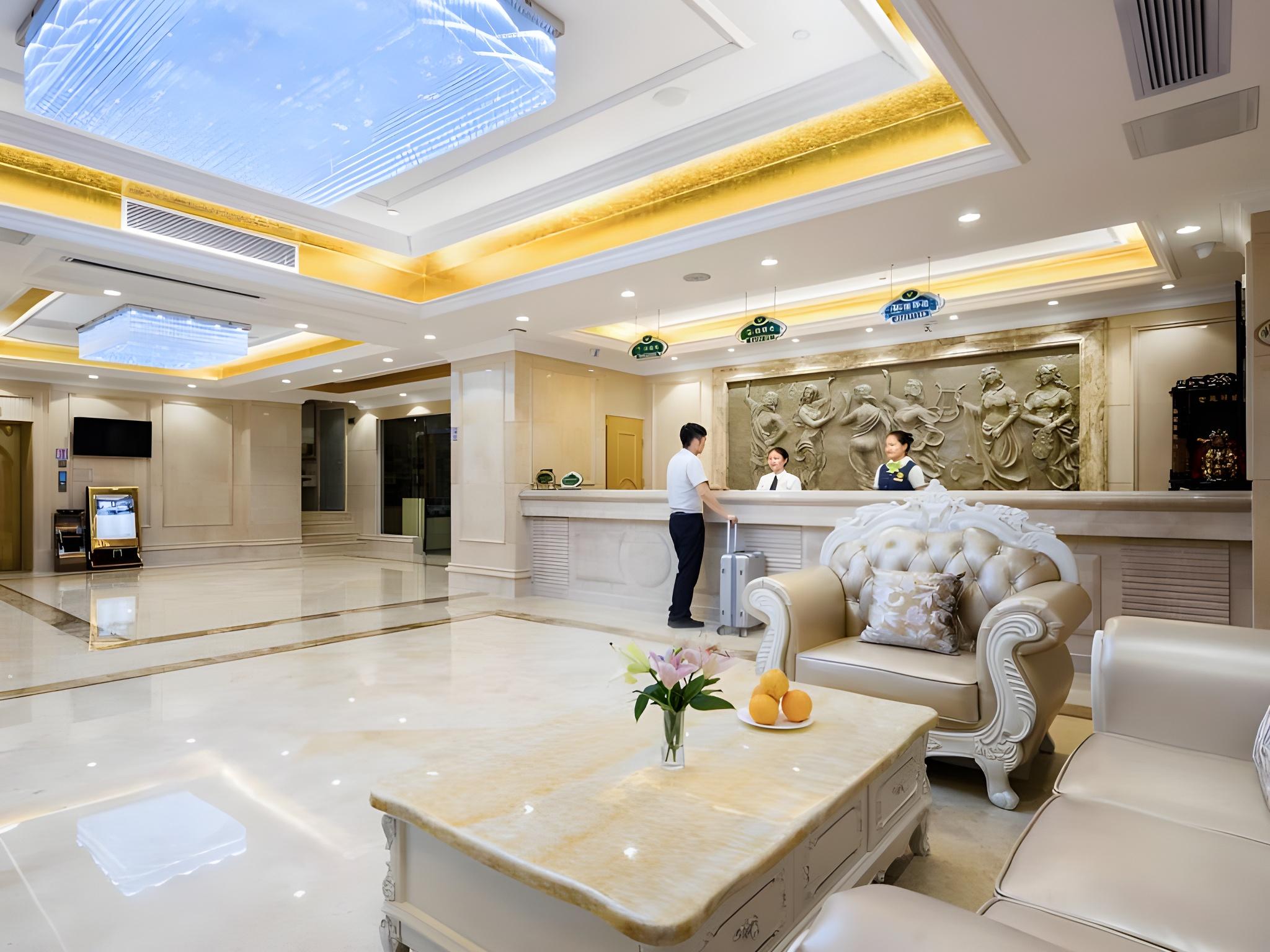 Vienna Hotel (Guangzhou railway station & Xiaobei subway station) 15/48