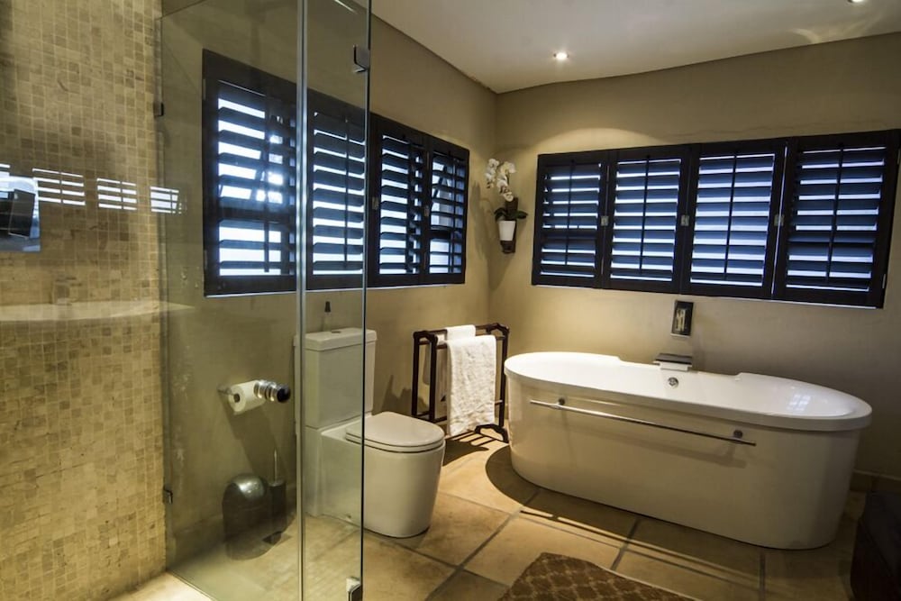 Cowrie Cove Guest House 44/50