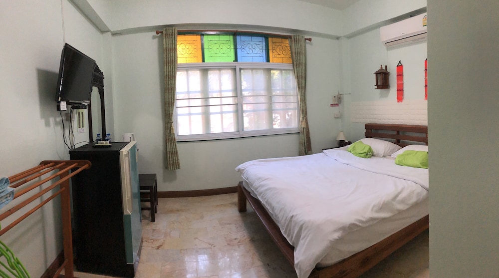 Heun Baan Rong Khun Resort 12/27