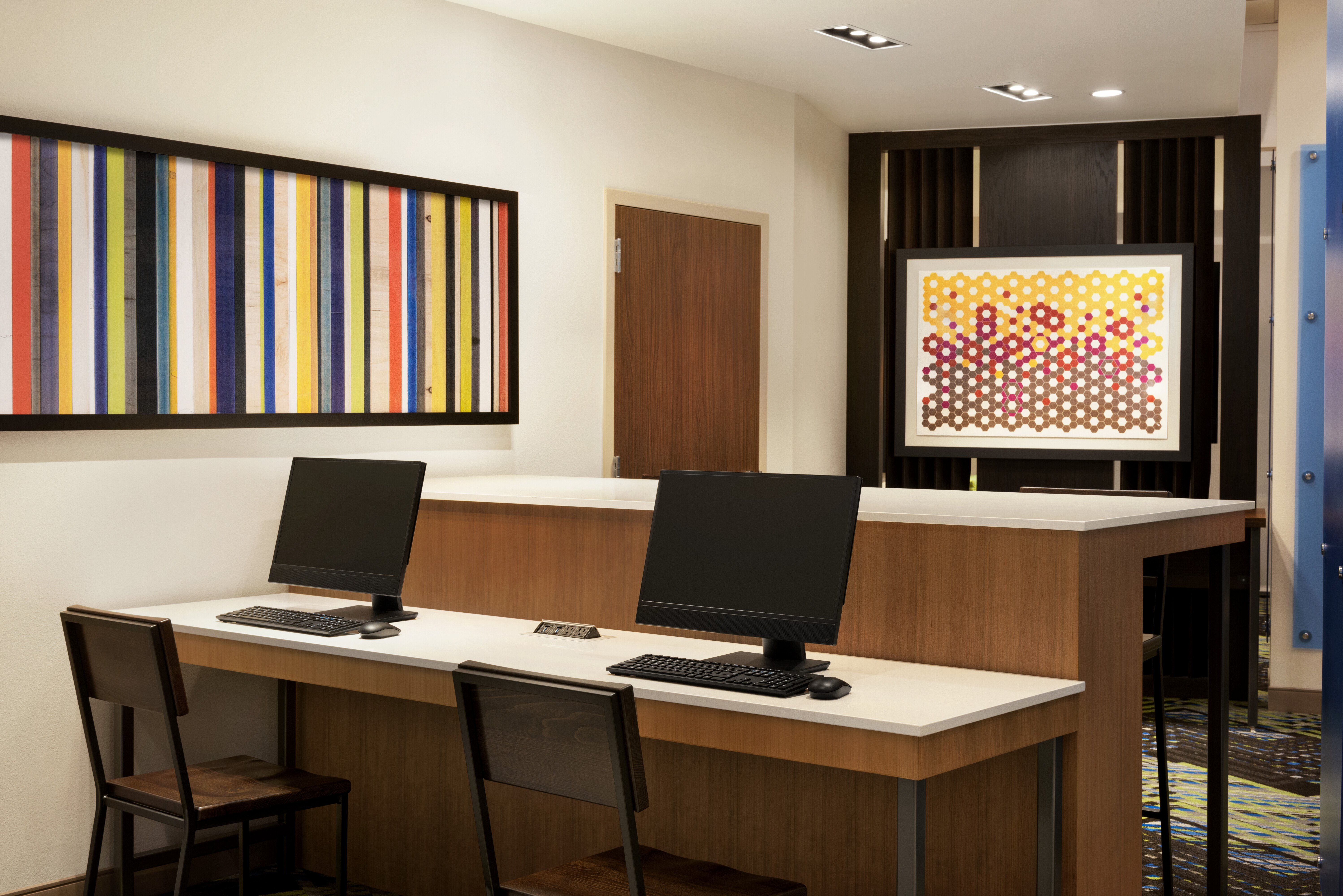 Holiday Inn Express Suites Beaver Dam 43/50