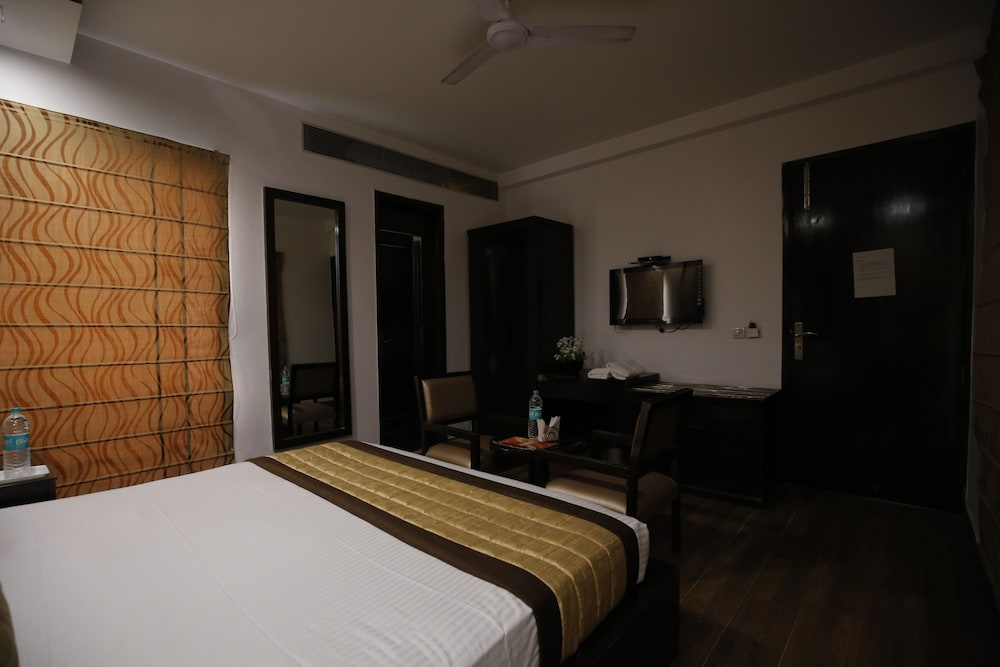 HOTEL DELHI PRIDE 17/42